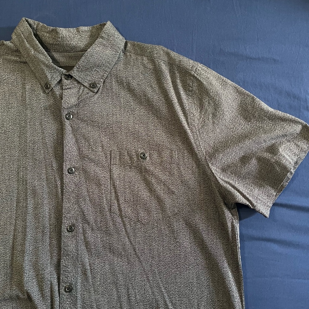 Short sleeve button up
